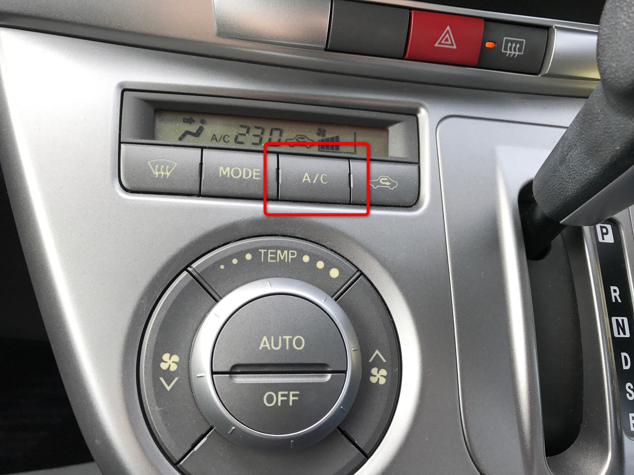 車の窓が曇る時の対処法は 原因と予防法を解説 自動車メンテナンスお役立ち情報blog