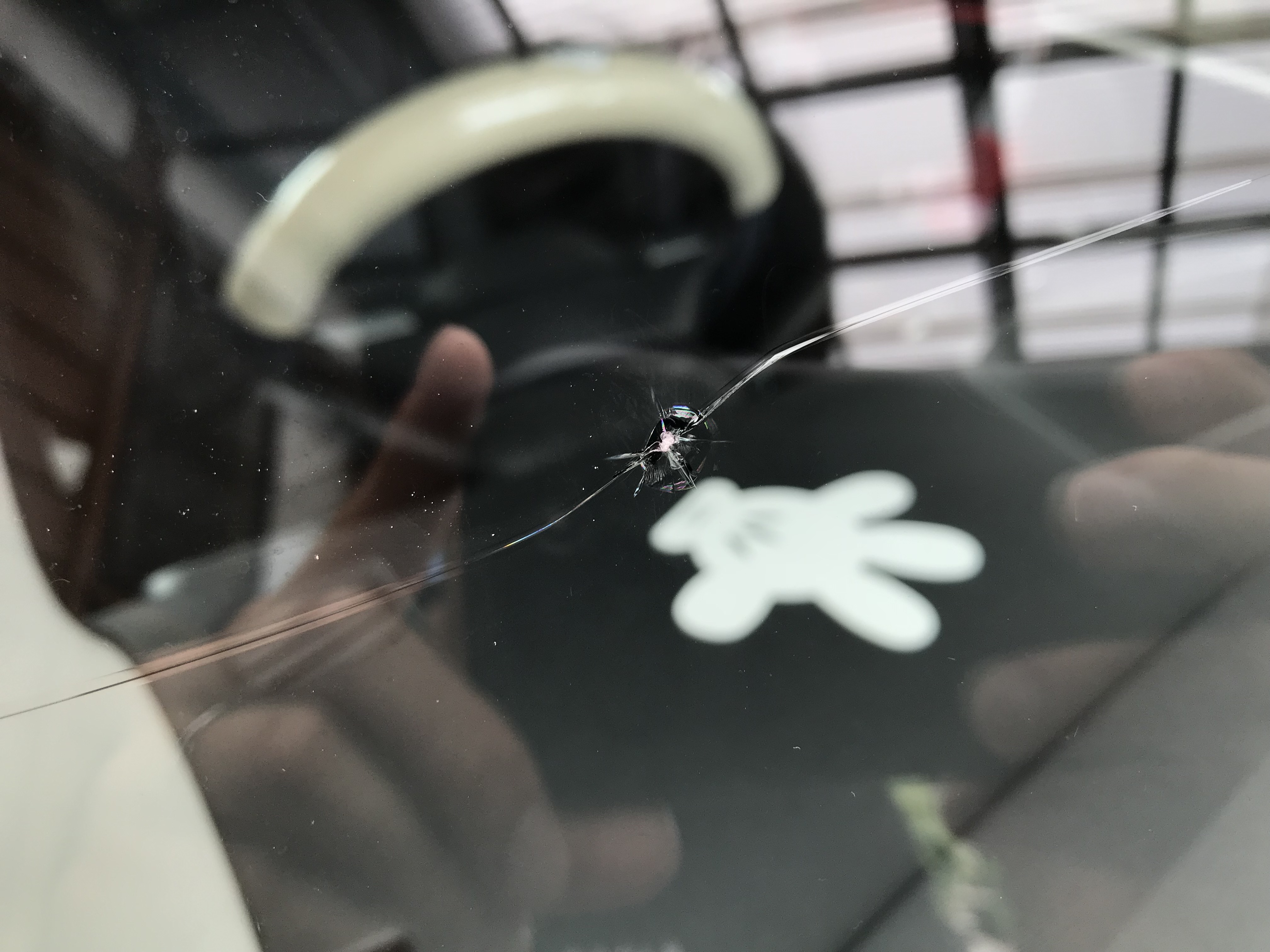 フロントガラスへの飛び石は車検に通る 判断基準を見極めるポイント 自動車メンテナンスお役立ち情報blog