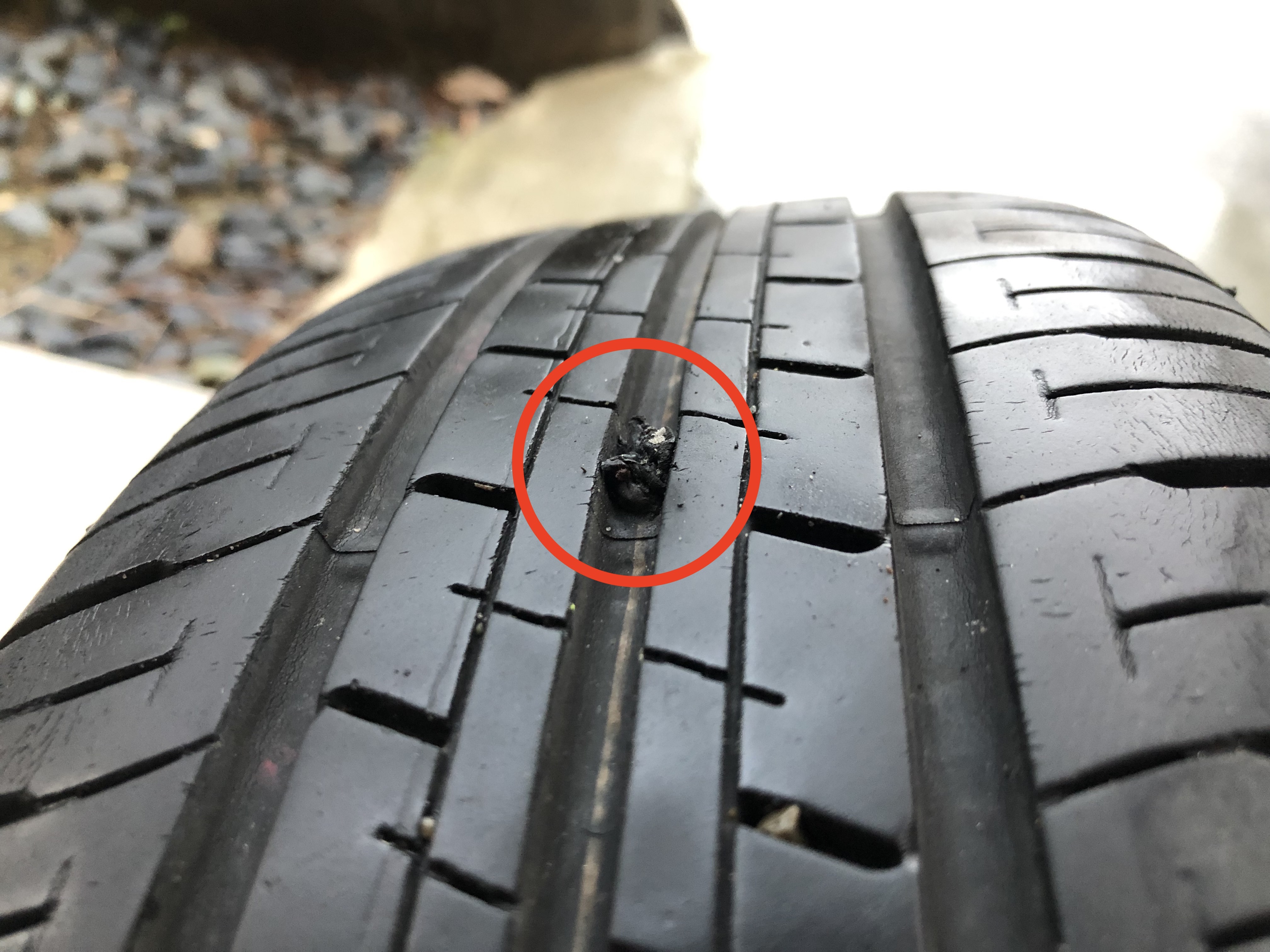 釘によるタイヤパンク修理は安い 一本だけ空気が減るなら要注意 自動車メンテナンスお役立ち情報blog